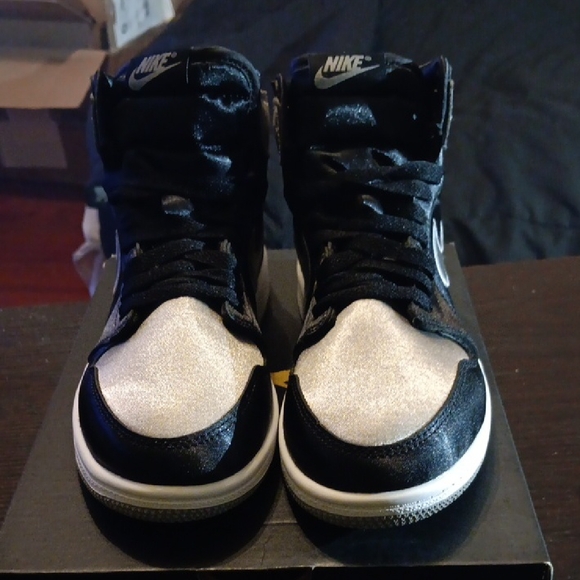 Jordan 1 Retro High OG Satin Shadow in Black and Gray Youth 3Y Girls 4.5 NWBOX - Picture 4 of 10